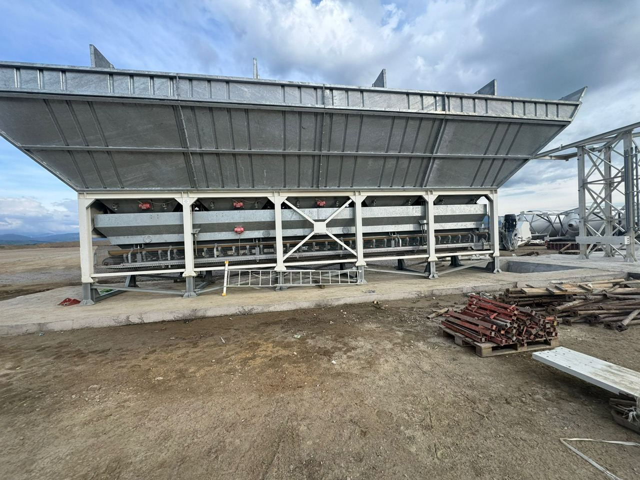 Aggregates hopper installation in Romania
