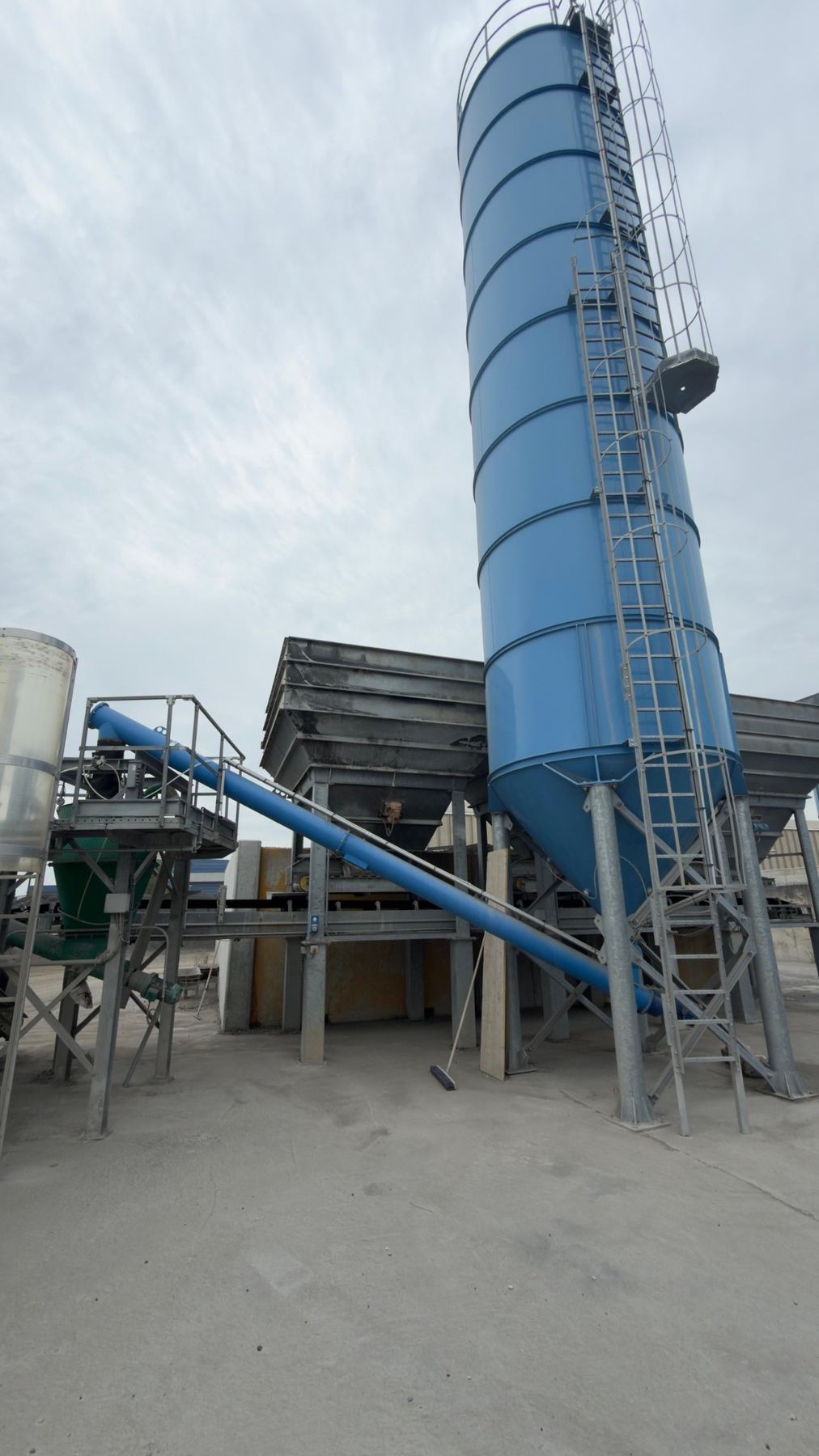 Batching plant maintenance in Italy